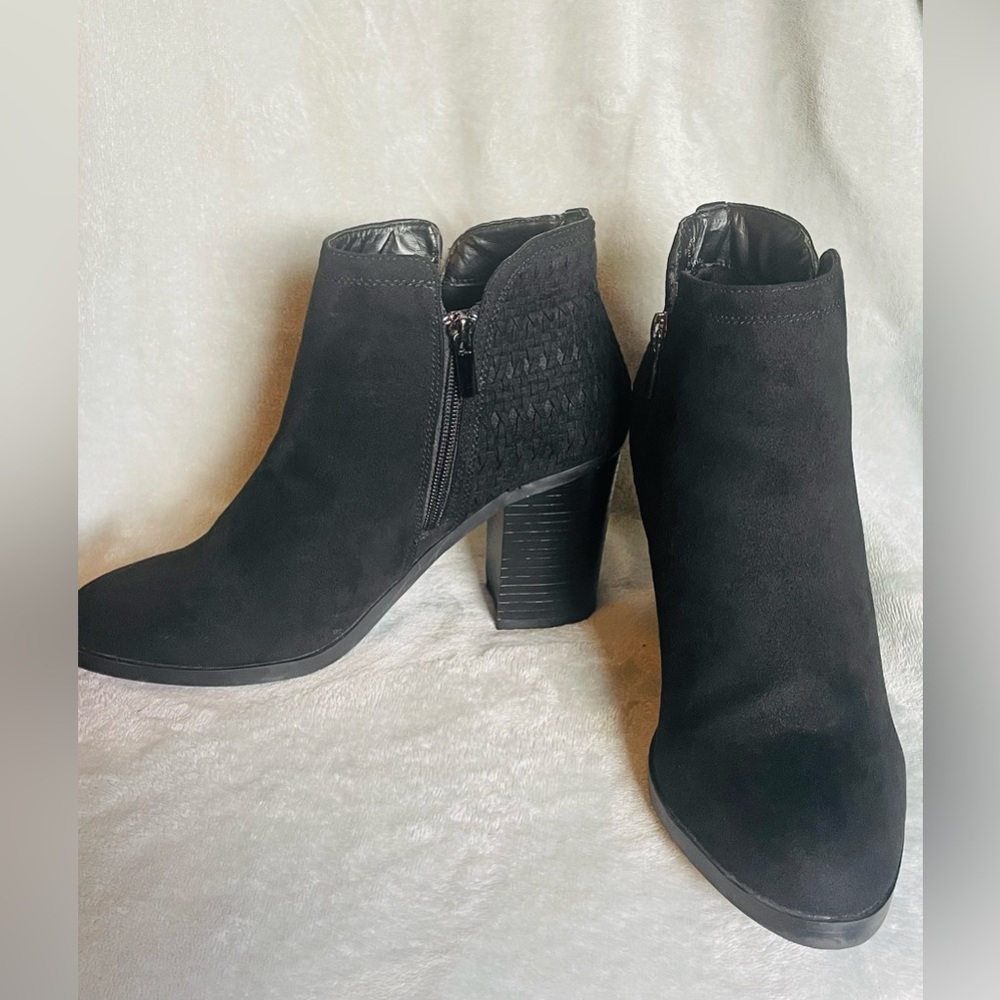 Black Ankle Bootie side zip 3.5” heel size 8.5
